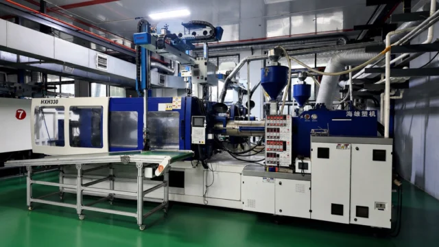 Haixiong injection molding machine 2
